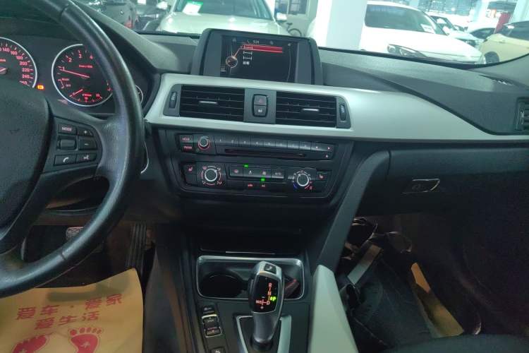 Used BMW 3 Series 2015 316Li Fashion Model
