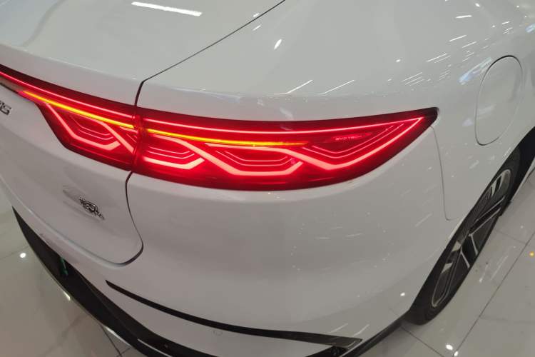 Used BYD Han 2023 EV Champion Edition 605KM Front-Drive Premium Model
