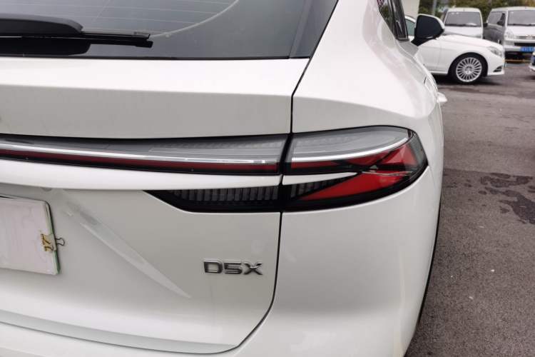 Used Roewe D5X DMH 2024 135 Luxury Edition
