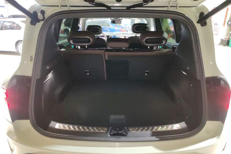 Used  #5 2024 Ultra-Long Range Extraordinary Journey Luxury Edition