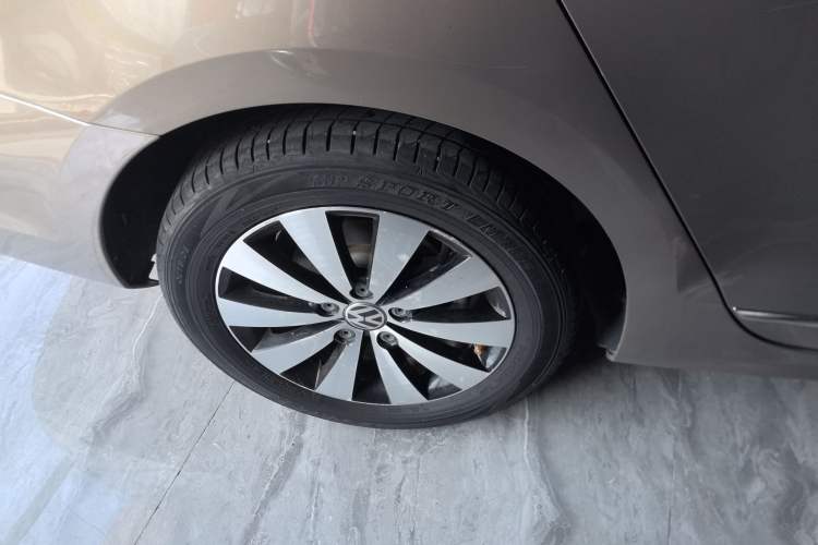 Used Volkswagen Sagitar 2015 230TSI Automatic Luxury Model
