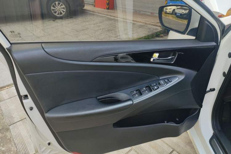 Used Hyundai Sonata 2015 Classic 2.0L Automatic Luxury Edition
