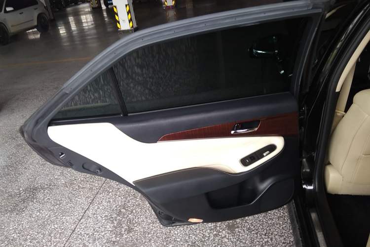 Used Toyota Crown 2015 2.5L Smart Edition
