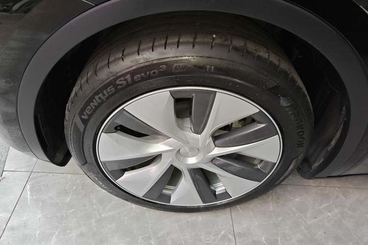 Used Tesla Model Y 2022 Long-Range All-Wheel-Drive Version