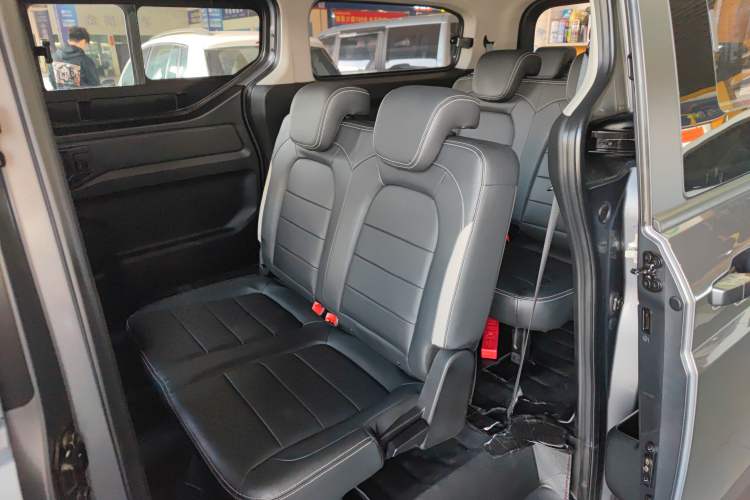 Used Wuling Zhengcheng 2021 1.5T Manual Luxury Commercial Vehicle
