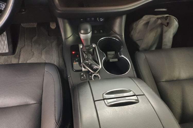 Used Toyota Highlander 2018 2.0T Four-Wheel Drive Luxury Edition 7 Seats China V Emission Standard
