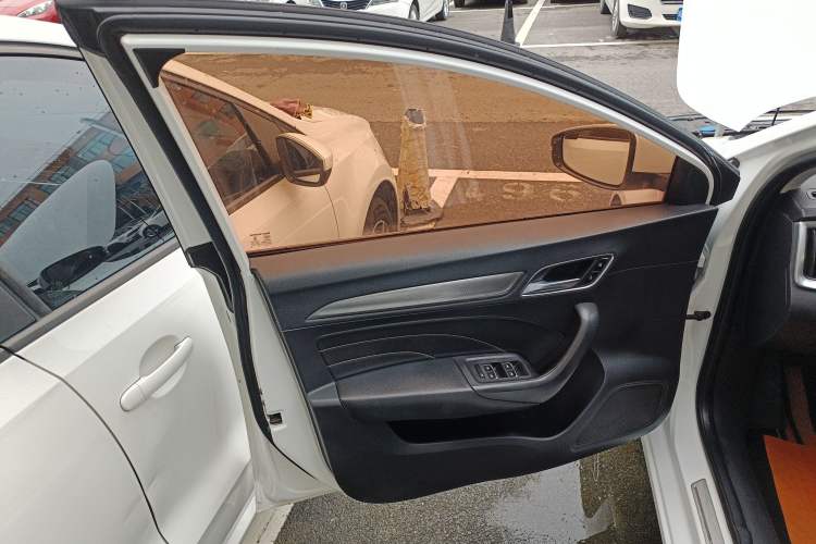 Used Roewe i6 2018 20T Automatic Flagship Edition
