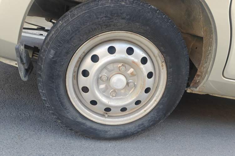 Used Wuling Rongguang V 2016 1.5L Practical Version Non-Power-Assisted
