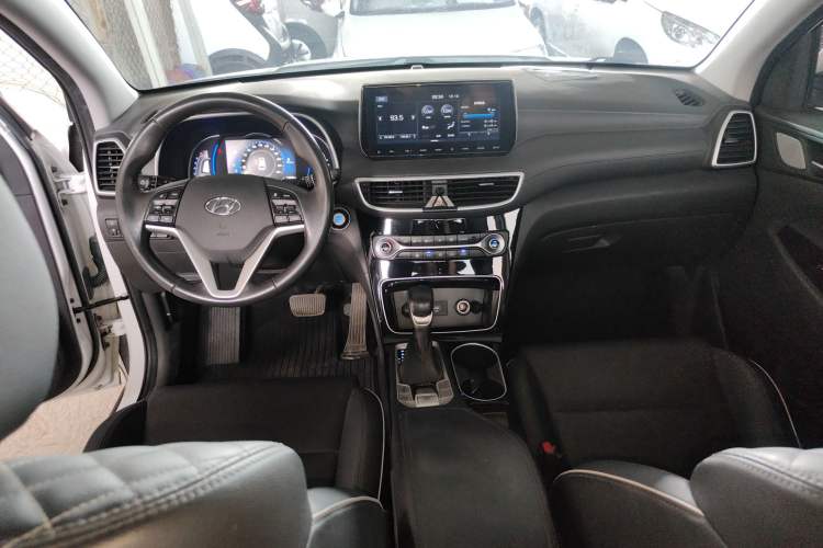 Used Hyundai Tucson 2019 280TGDi Dual-Clutch Two-Wheel Drive Fashion Edition China VI Standard
