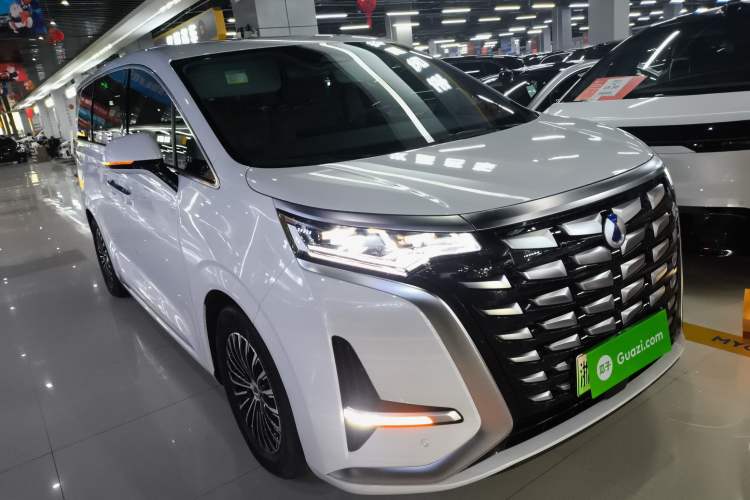 Used Denza D9 2022 DM-i 1040 Prestige Model
