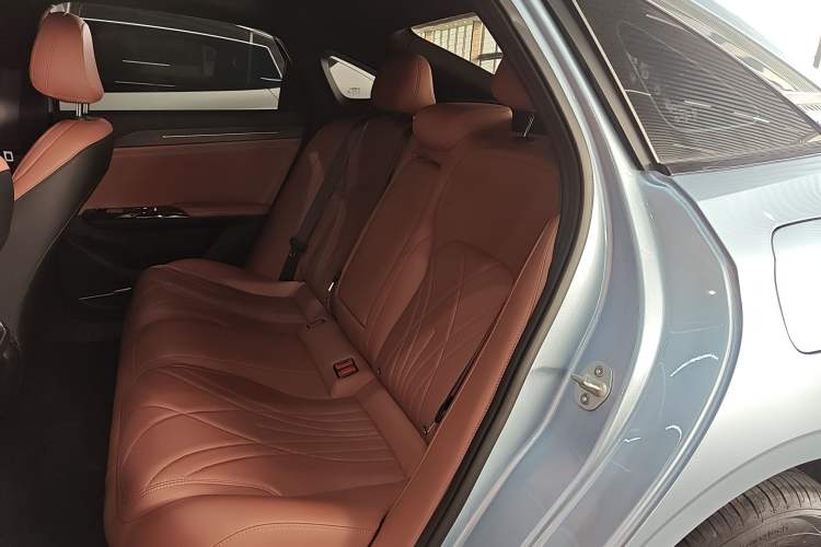 Used  L6 2025 EM-i 140km Starship Edition