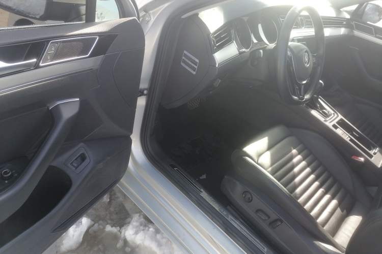 Used Volkswagen Magotan 2017 330TSI DSG Leading Model
