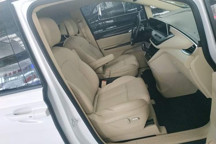 Used Buick GL8 2023 ES Lu Zun Deluxe Model
