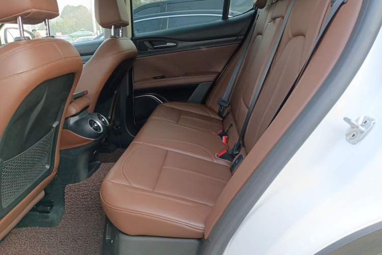 Used Alfa Romeo Stelvio 2017 2.0T 200HP Luxury Edition
