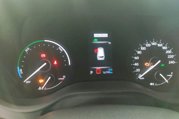 Used Toyota Sienna 2023 2.5L Hybrid Deluxe Edition
