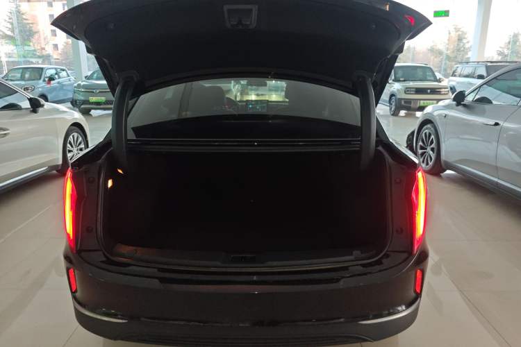 Used Hongqi E-QM5 2022 431 km Charge & Enjoy Edition
