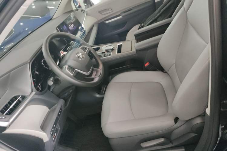 Used Toyota Granvia 2024 2.5L Hybrid Comfort Edition
