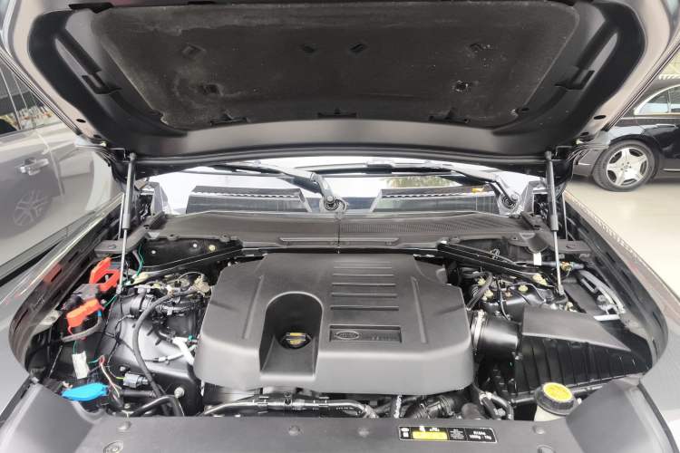 Used Land Rover Defender 2023 Facelift 110 3.0T P400 Dark Edition
