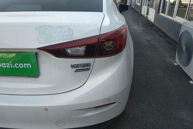 Used Mazda Mazda 3 Axela 2014 Sedan 1.5L Automatic Luxury Model