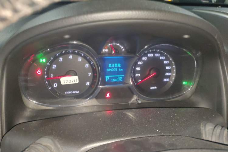 Used Chevrolet Captiva 2015 2.4L 4x4 Flagship Edition 7-Seater