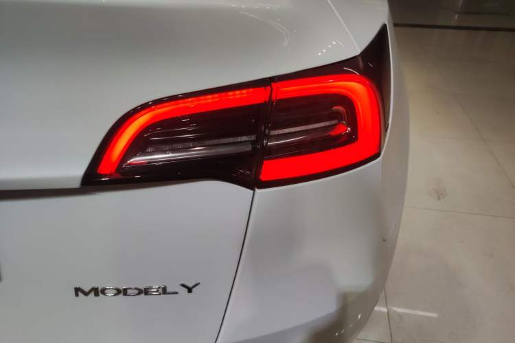 Used Tesla Model Y 2023 Long-Range All-Wheel-Drive Version