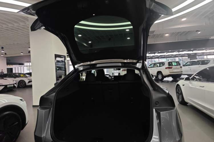 Used Tesla Model Y 2025 Rear-Wheel-Drive Version
