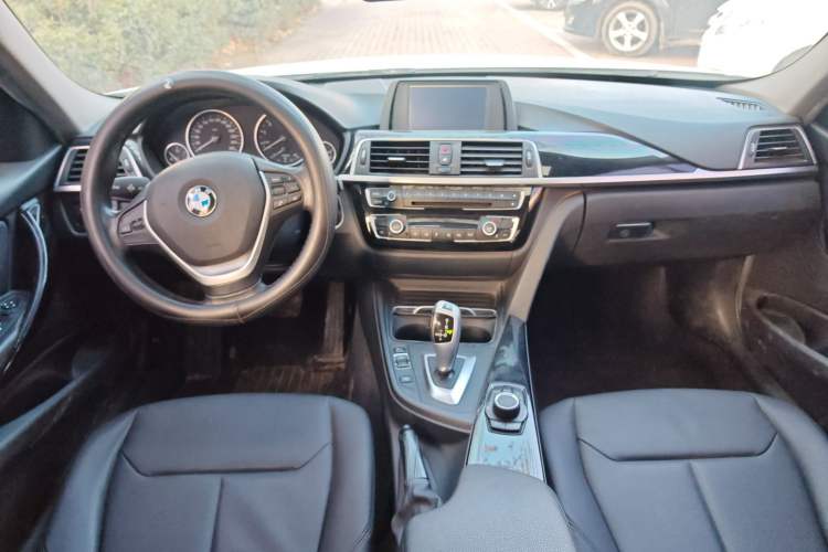 Used BMW 3 Series 2016 316i Fashion Model
