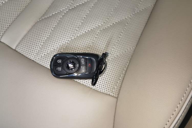 Used Buick GL8 2023 Land Business Class Smart Deluxe Model