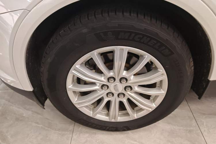 Used Cadillac XT5 2018 25T Tech Model
