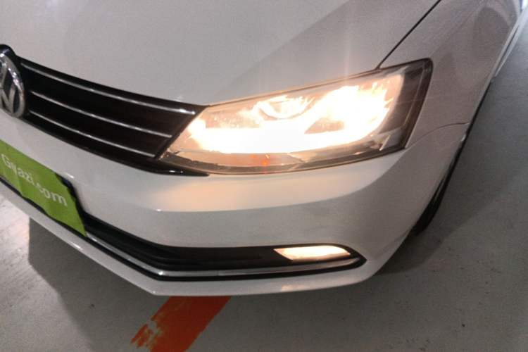 Used Volkswagen Sagitar 2015 230TSI Automatic Comfort Version
