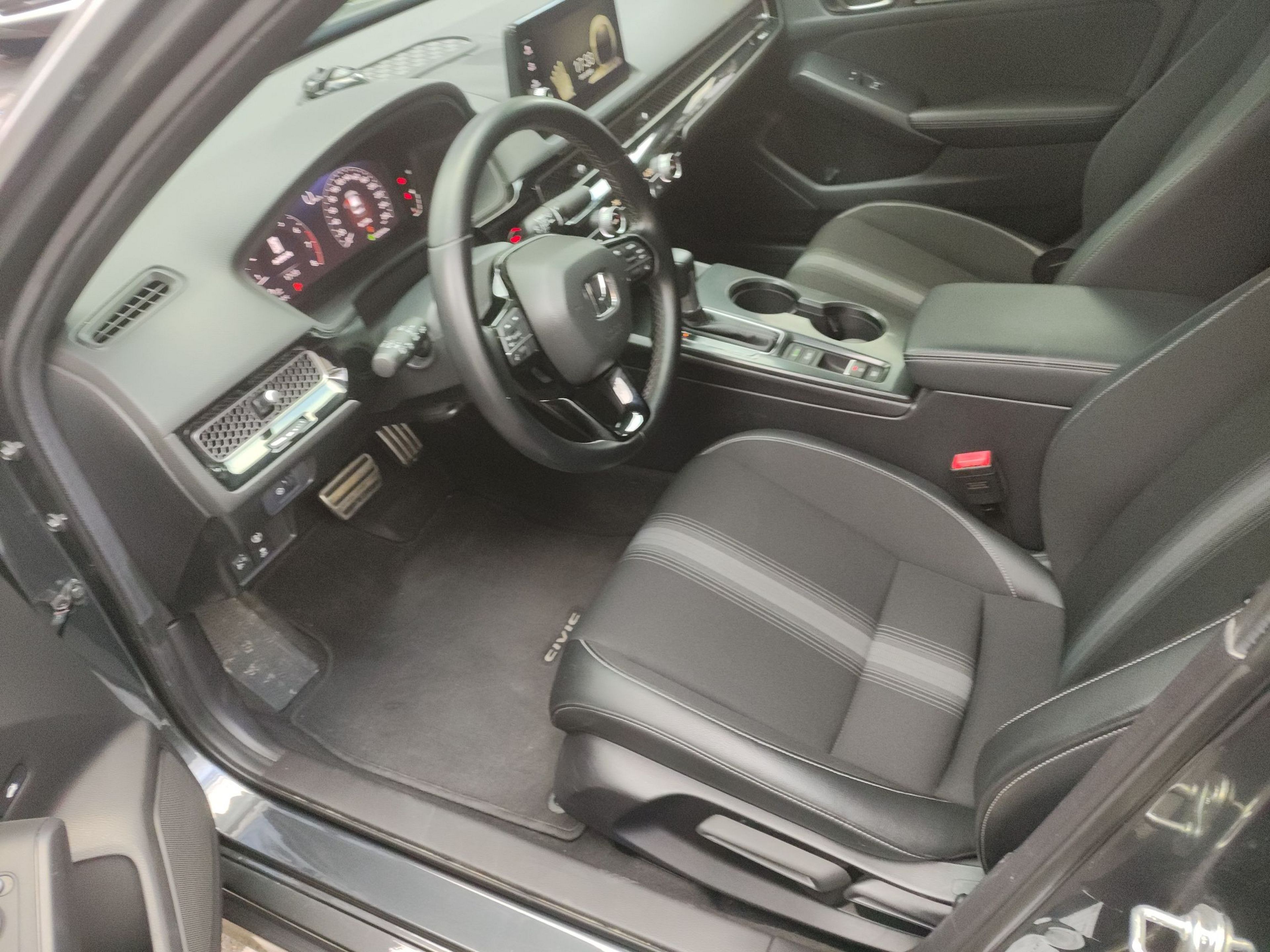 Переднее сиденье в автомобиле