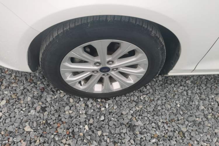 Used Ford Escort 2015 1.5L Automatic Fashion Model