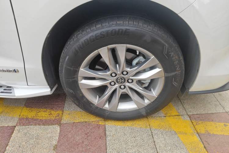 Used Toyota Sienna 2023 2.5L Hybrid Comfort Edition