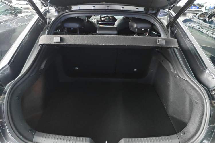 Used Changan UNI-V 2022 1.5T Prestige Version
