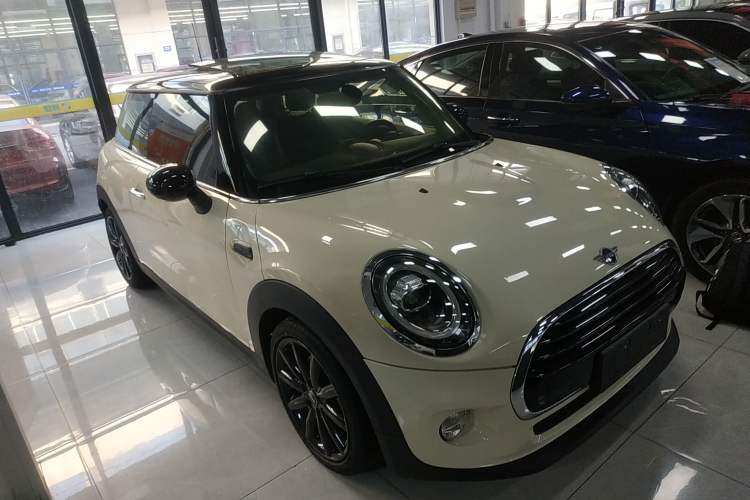 Used  MINI 2018 1.5T COOPER Artist
