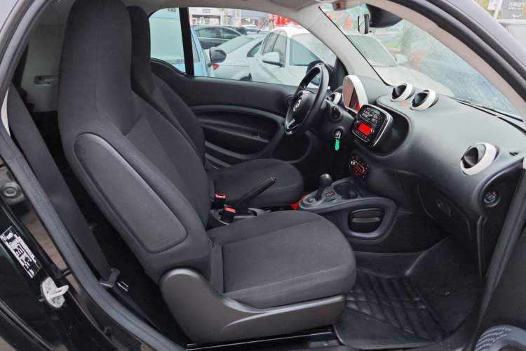 Used  fortwo 2018 1.0L 52kW Hardtop Dynamic Version China V
