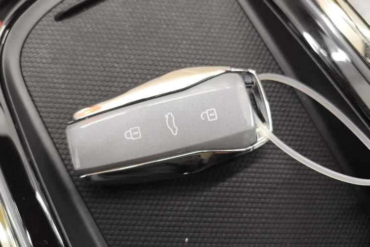 Used  3 2025 330km Freedom Edition