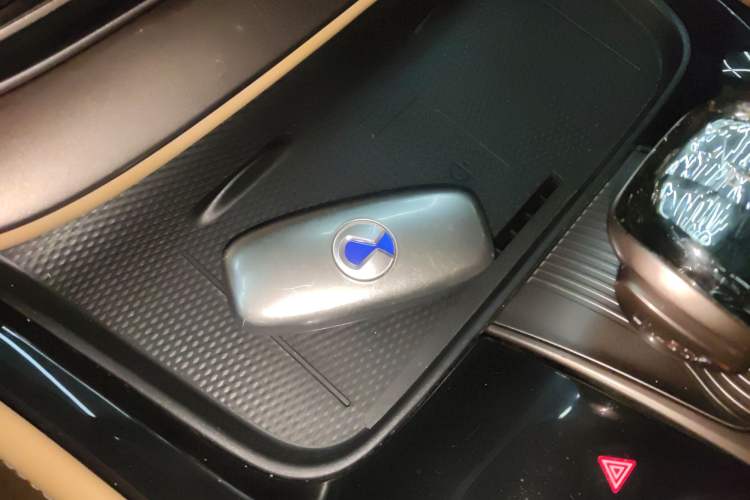 Used Denza D9 2022 DM-i 1040 Prestige Model
