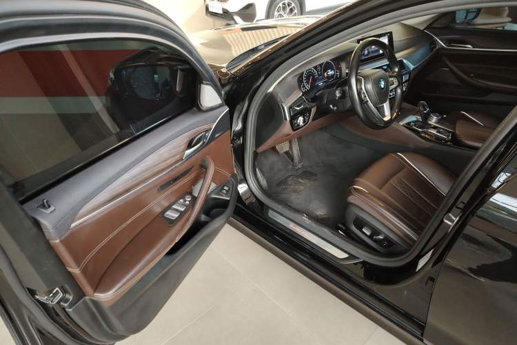 Used BMW 5 Series 2019 530Li Luxury Edition Premium Package
