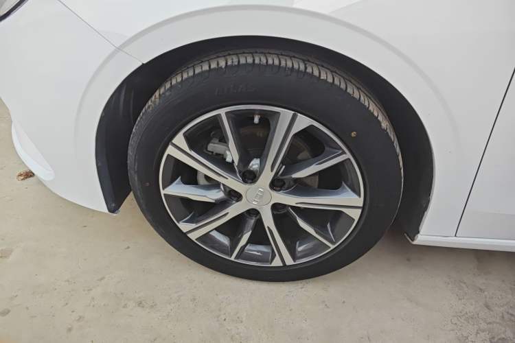 Used Geely Auto Emgrand 2023 4th Generation Champion Edition 1.5L CVT Prestige Model
