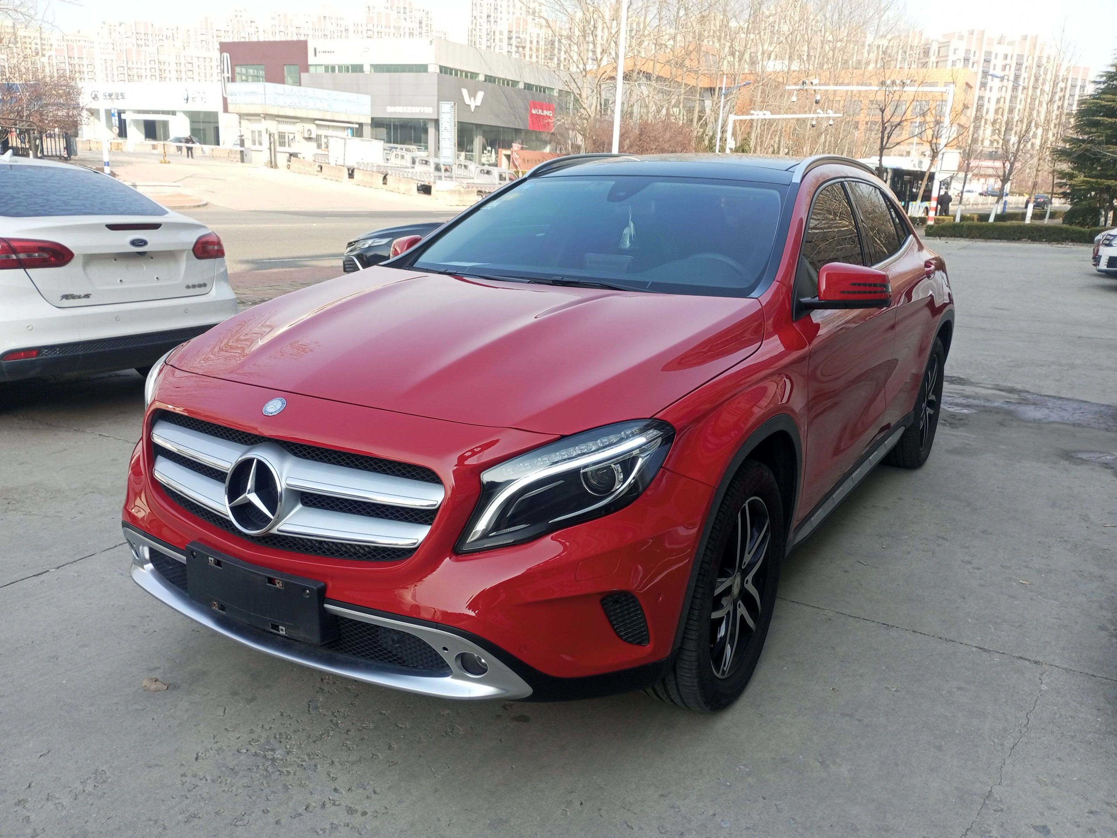 Под передней частью автомобиля