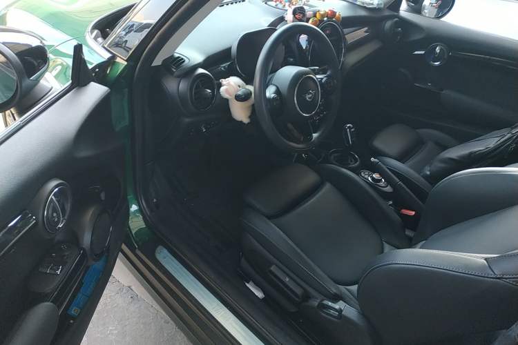 Used  MINI 2021 1.5T COOPER Classic Edition
