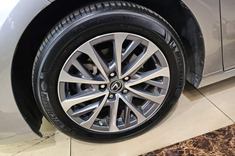 Used Lexus ES 2023 200 Excellence Edition
