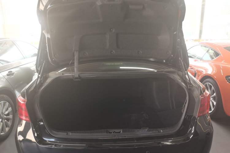 Used Toyota Crown 2015 2.0T Pioneer Edition
