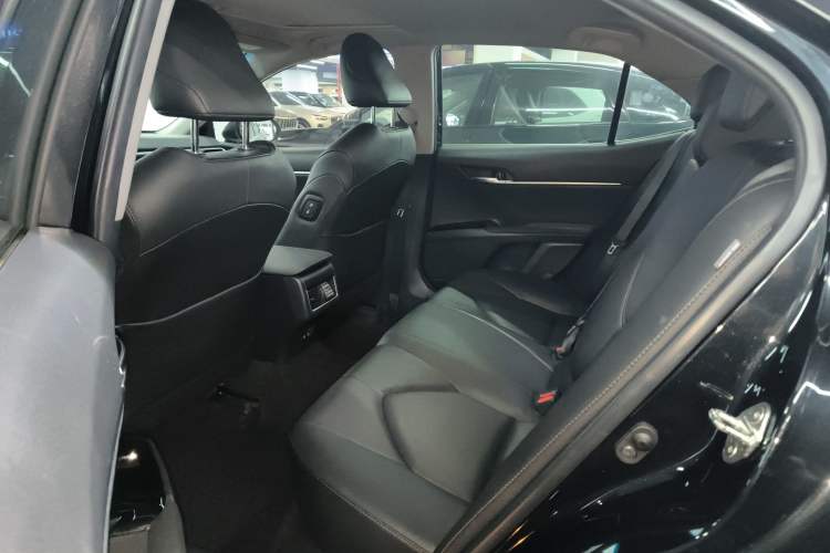 Used Toyota Camry 2021 2.0G Luxury Edition
