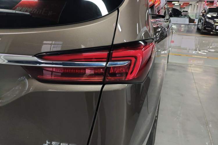 Used Buick GL8 2023 Land Executive Class 652T Luxury Model
