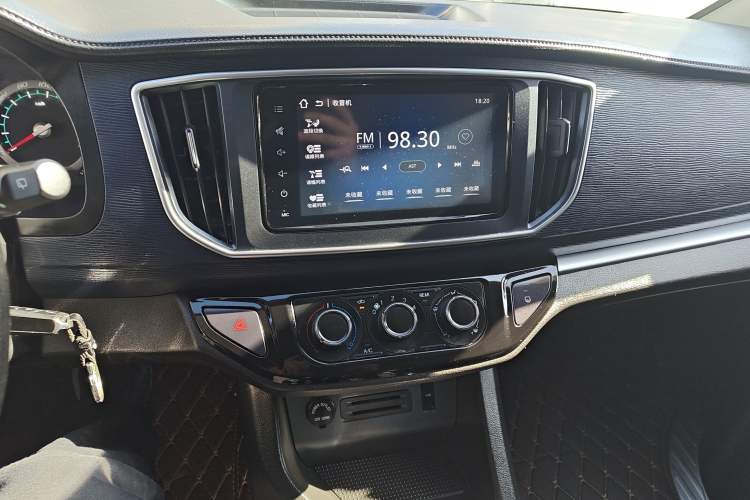 Used FORTHING Lingzhi 2020 M5L 1.6L Luxury 7-Seater
