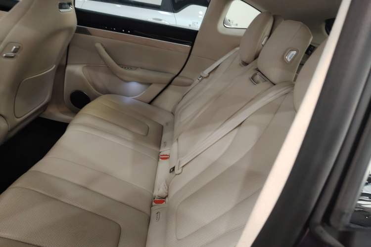 Used Hima Luxeed R7 2024 All-Electric 667 km Max
