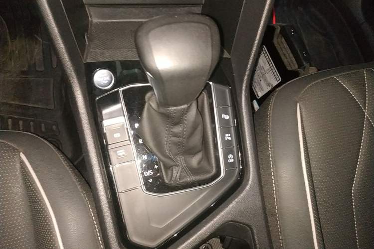 Used Volkswagen Tiguan L 2023 330TSI Automatic Two-Wheel Drive R-Line Enjoyment Edition
