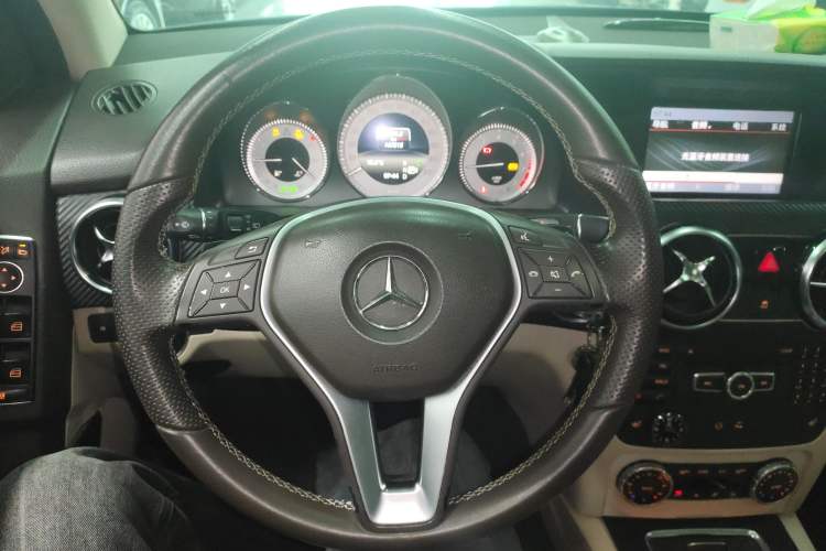 Used Mercedes-Benz GLK-Class 2013 GLK 300 4MATIC Dynamic Sunroof Model